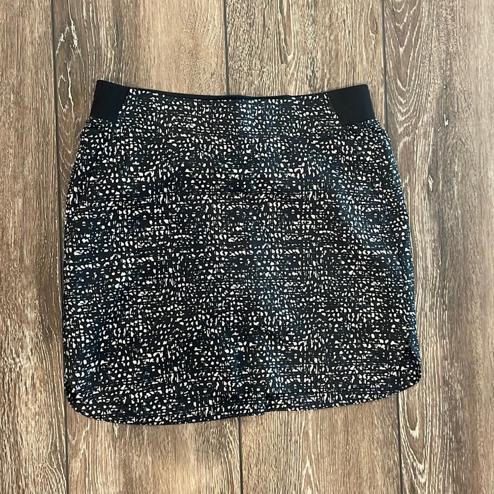 Black and white athletic skirt with built-in spandex